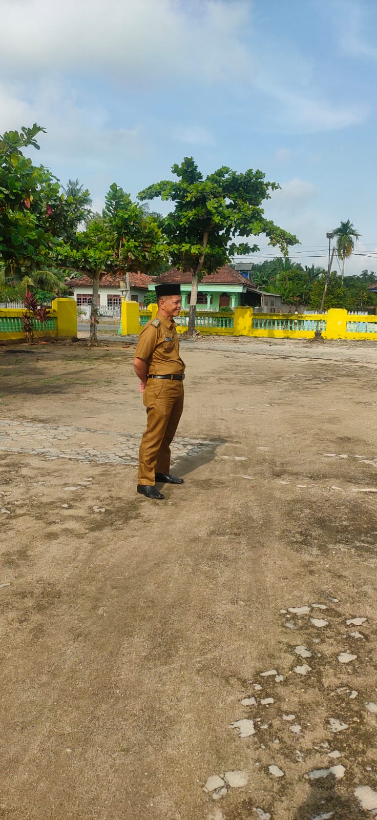 Apel pagi di pimping oleh Kasubag Perencanaan,Pelaporan  Bpk.WAHYUDI,S.A.P  di ikuti oleh pendamping Desa 